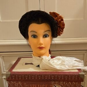 Vintage brown bonnet style hat 👒